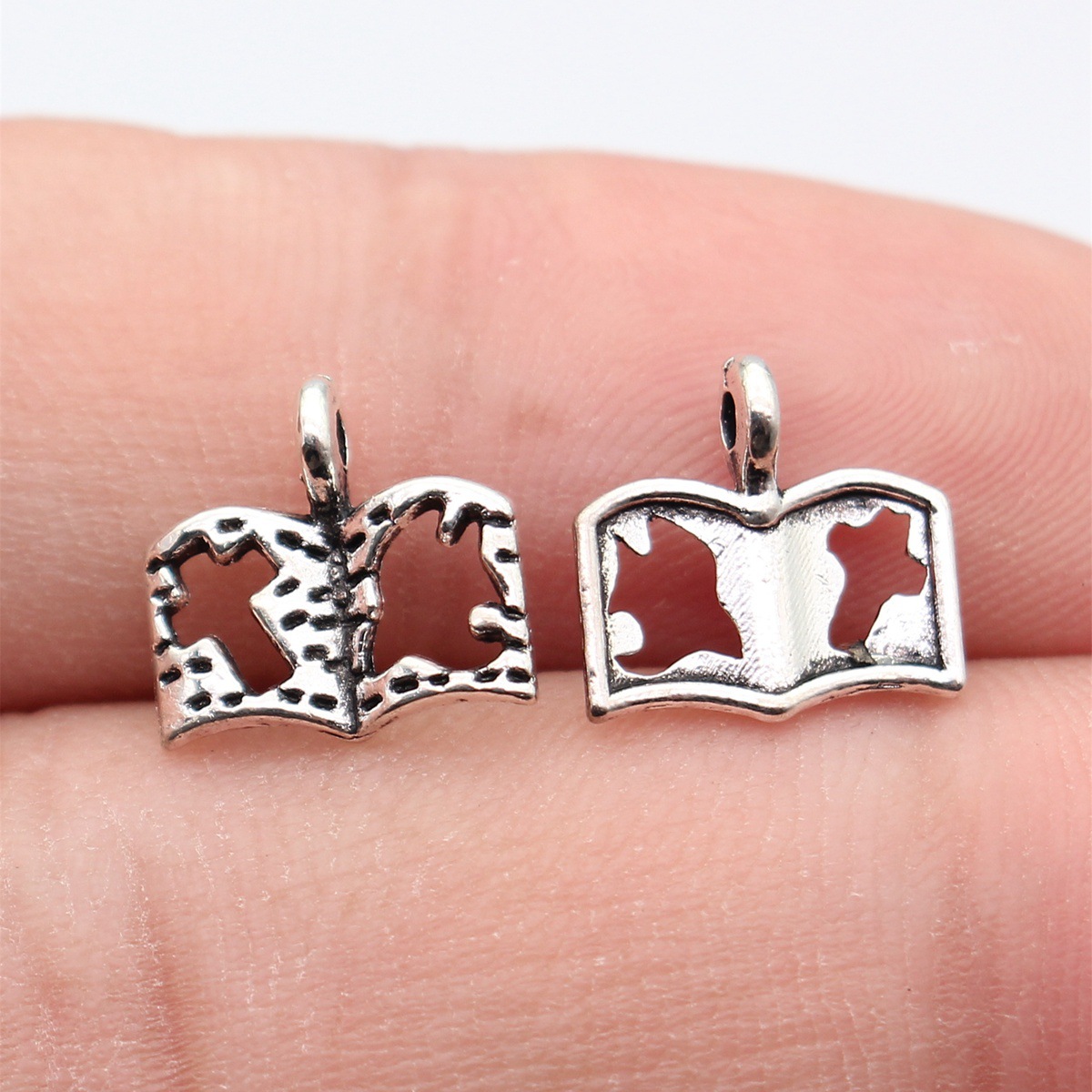80 szt. zawieszek w kształcie  – Jewelry Making Books recenzja i cena